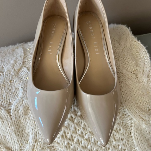 NIB $110 GIANNI BINI Rinna PATENT Pointed Toe KITTEN HEEL Nude PUMPS 9.5 - Picture 17 of 17